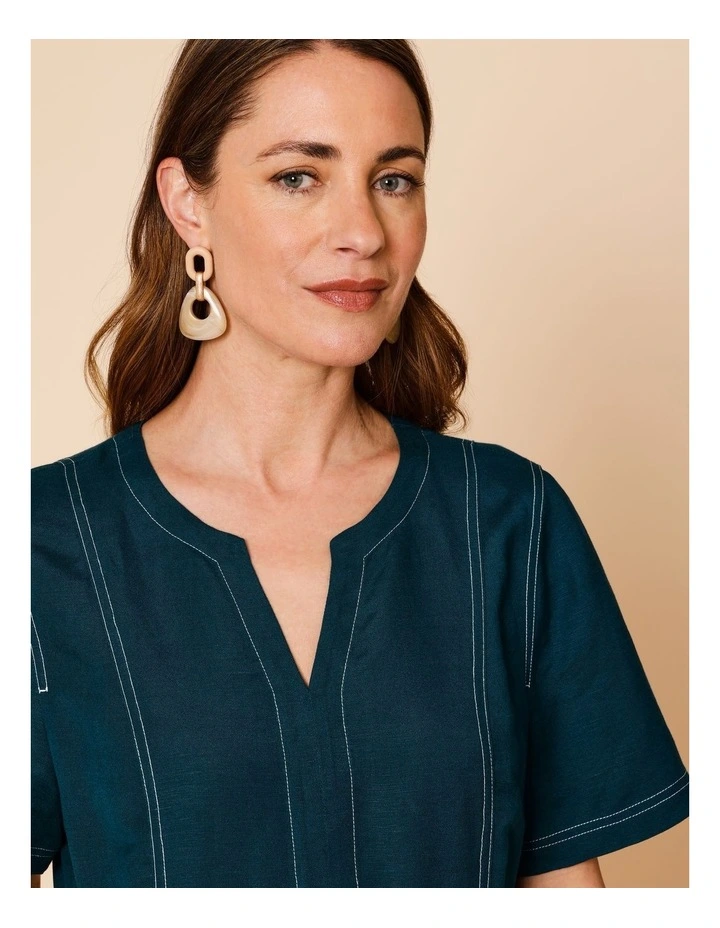 Short Sleeve Dress With Yoke And Pockets In Peacock/White Contrast Top Stitching image 4