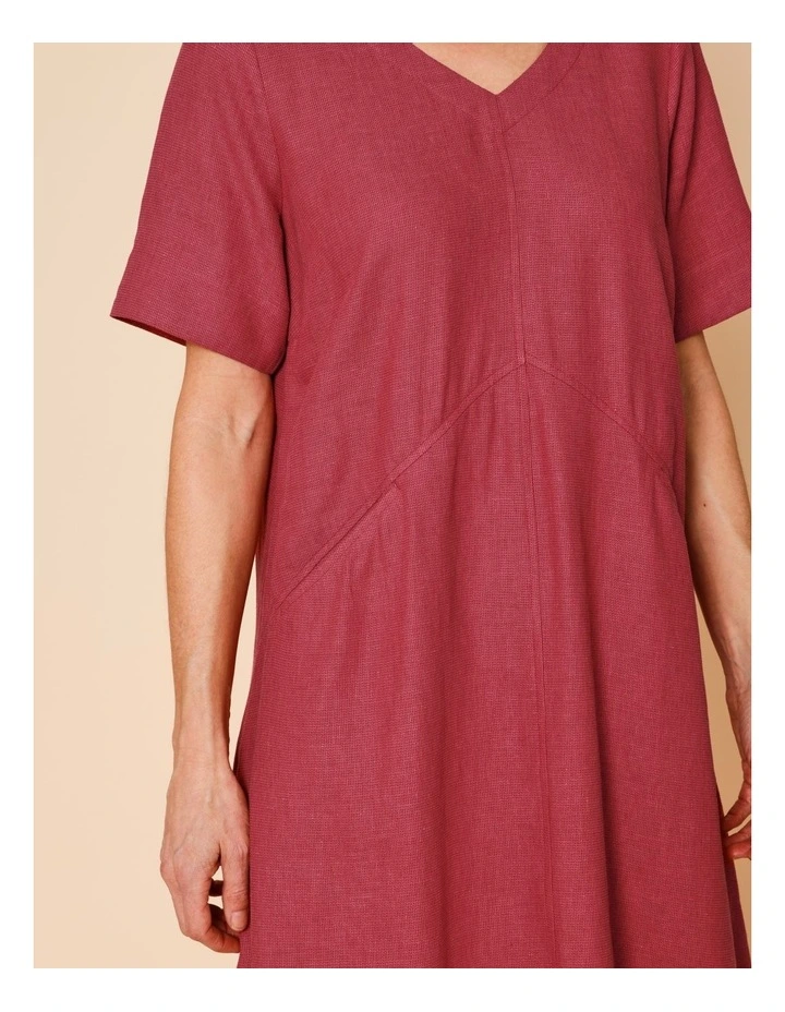 Short Sleeve Dress With Shaped Waist And Pockets In Burgundy image 4