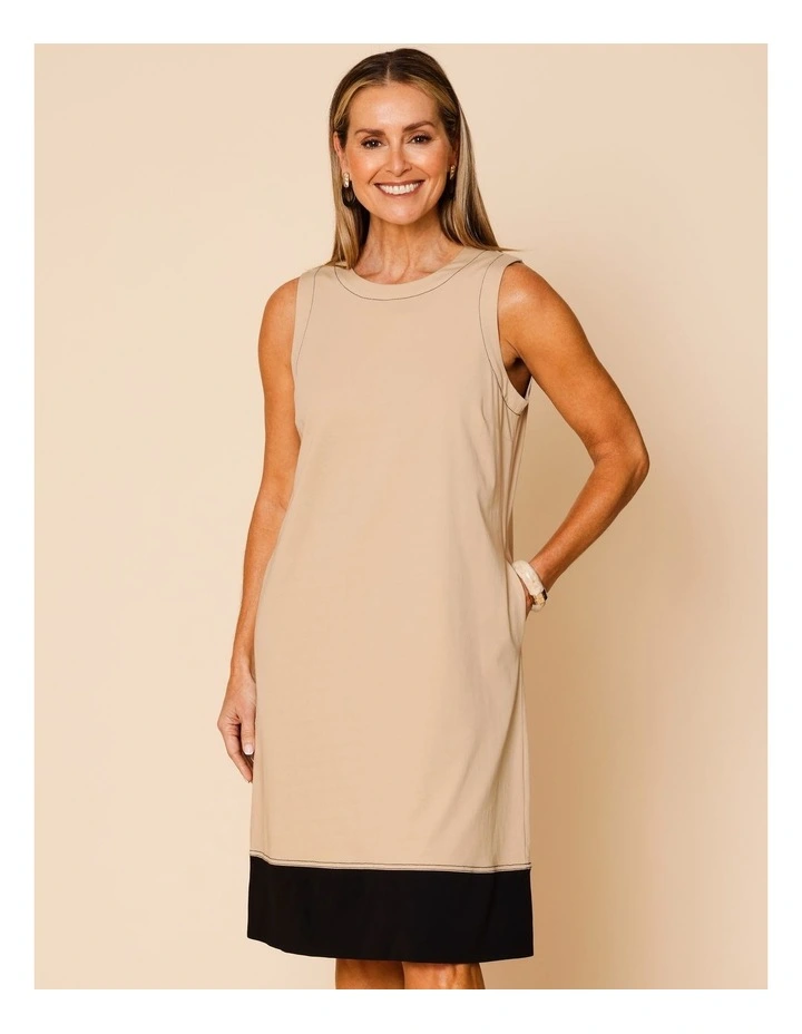 Sleeveless Knit Dress With Contrast Hem And Pockets In Neutral/Black image 2