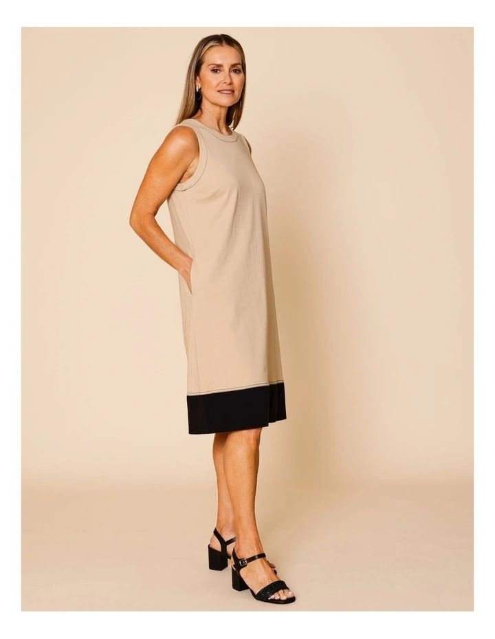 Sleeveless Knit Dress With Contrast Hem And Pockets In Neutral/Black image 3