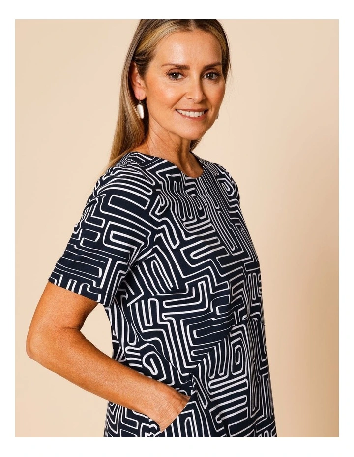 Short Sleeve Spliced Knit Dress With Pockets In Navy/White Geo Line Print image 4