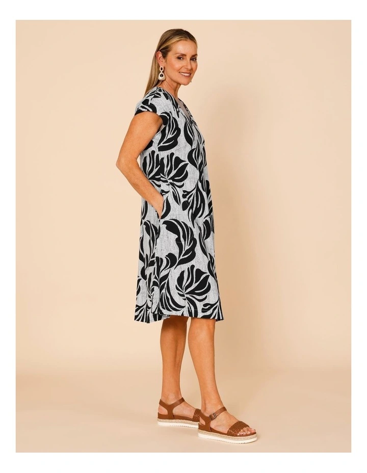 Spliced Extended Short Sleeve Knit Dress With Pockets In Black And White Spot Leaf Print image 1