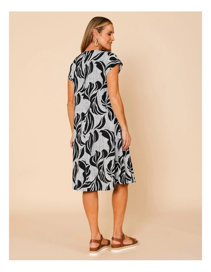 Spliced Extended Short Sleeve Knit Dress With Pockets In Black And White Spot Leaf Print image 5