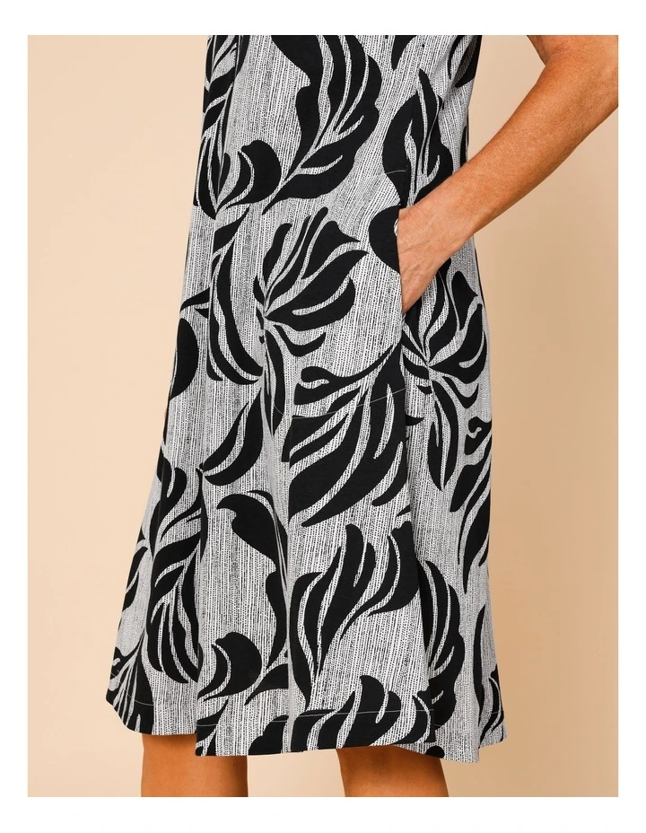 Spliced Extended Short Sleeve Knit Dress With Pockets In Black And White Spot Leaf Print image 6