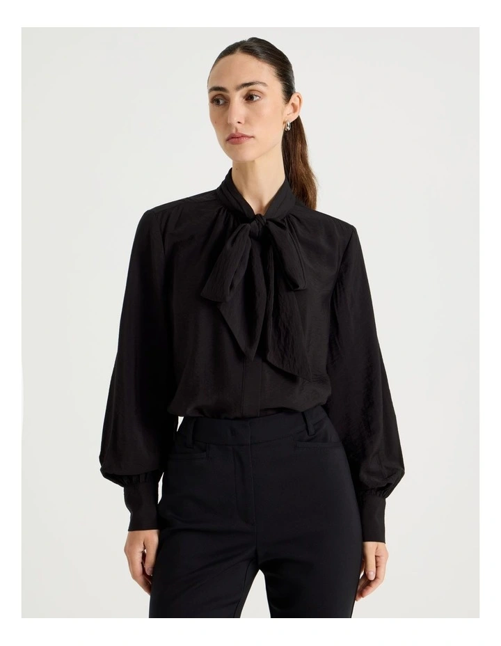 Long Sleeve Tie Front Crinkle Top in Black image 2