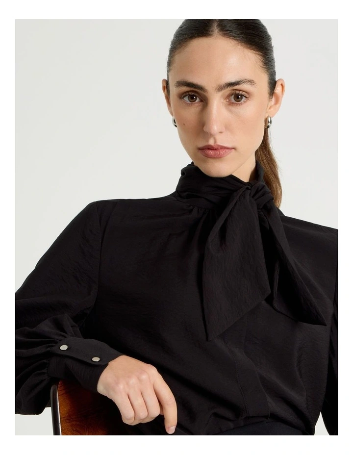 Long Sleeve Tie Front Crinkle Top in Black image 4