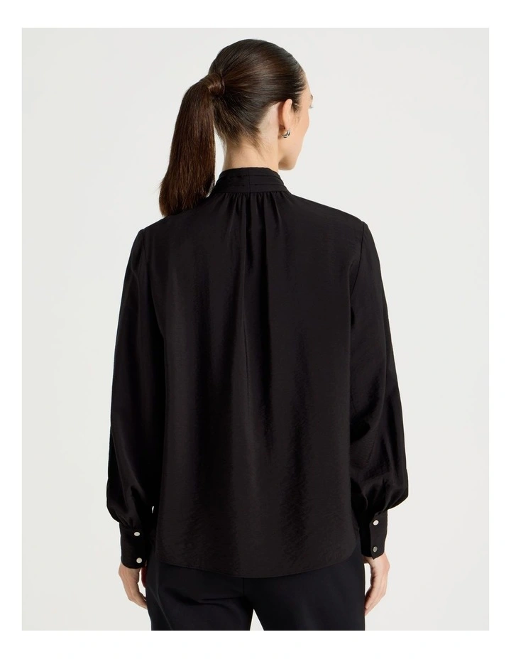 Long Sleeve Tie Front Crinkle Top in Black image 6