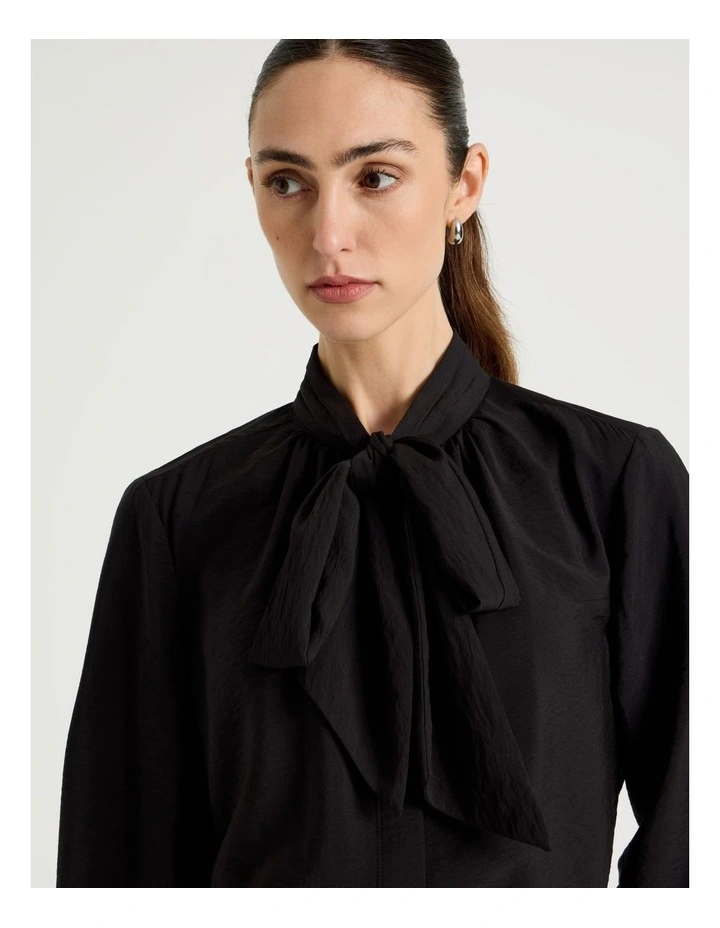 Long Sleeve Tie Front Crinkle Top in Black image 7