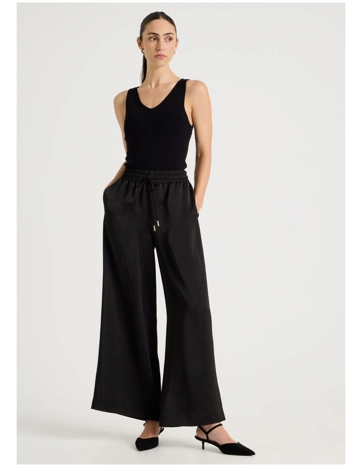 Sleeveless V Neck Knit in Black image 2