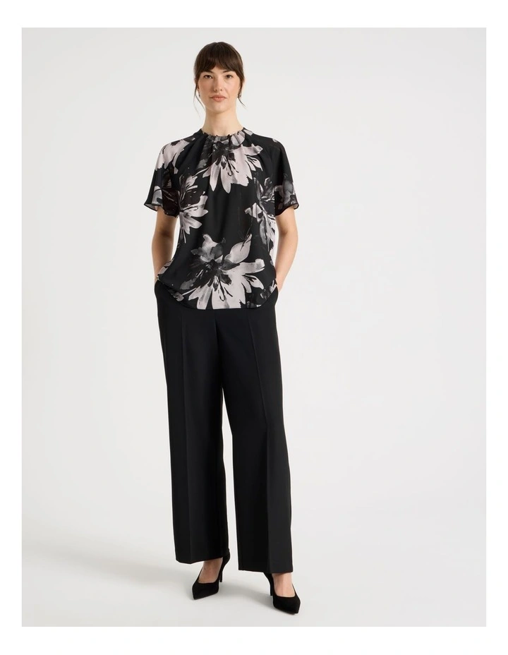 Pintuck Twill Short Sleeve Top in Monochrome Floral Print image 3
