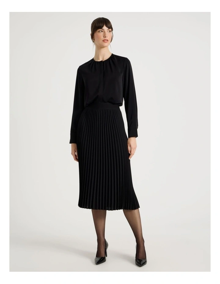 Long Sleeve Pleated Crew Blouse in Black image 7