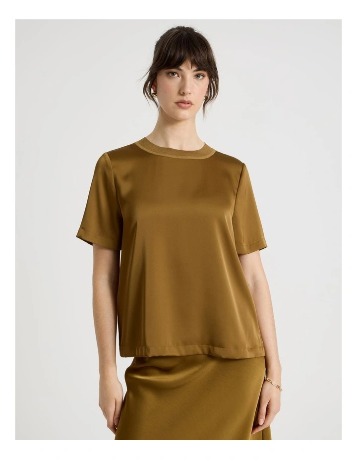Satin T-shirt in Khaki image 5