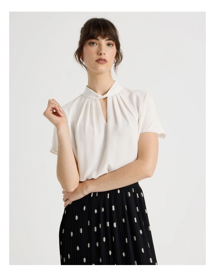Short Sleeve Tuck V Neck Top in Cloud Dancer image 7