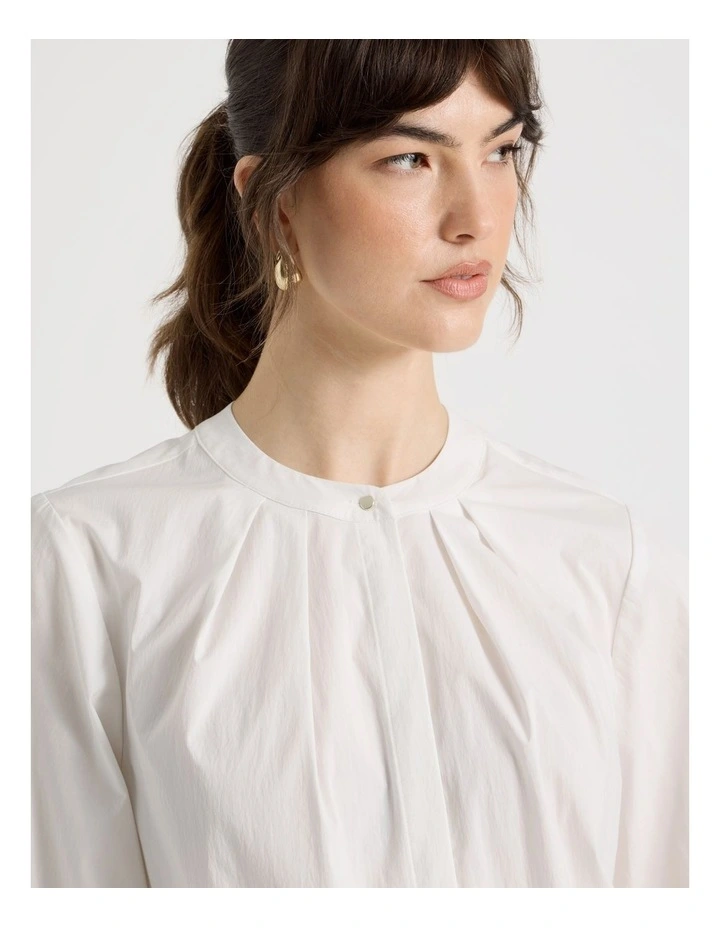 Short Sleeve Crisp Tuck Poplin Top in White image 7
