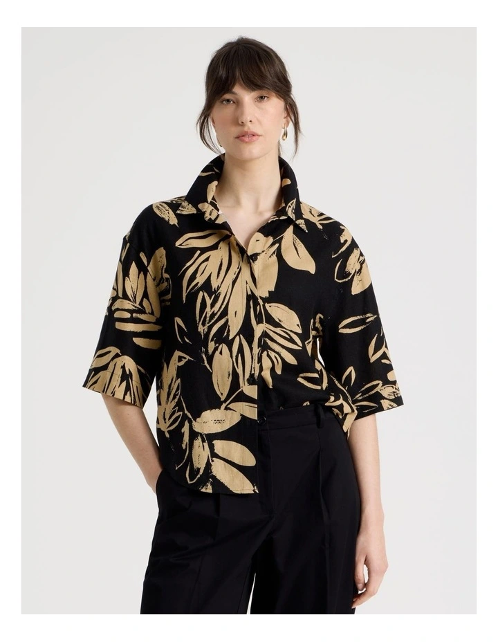Short Sleeve Linen Blend Boxy Shirt in Black Leaf Print image 4