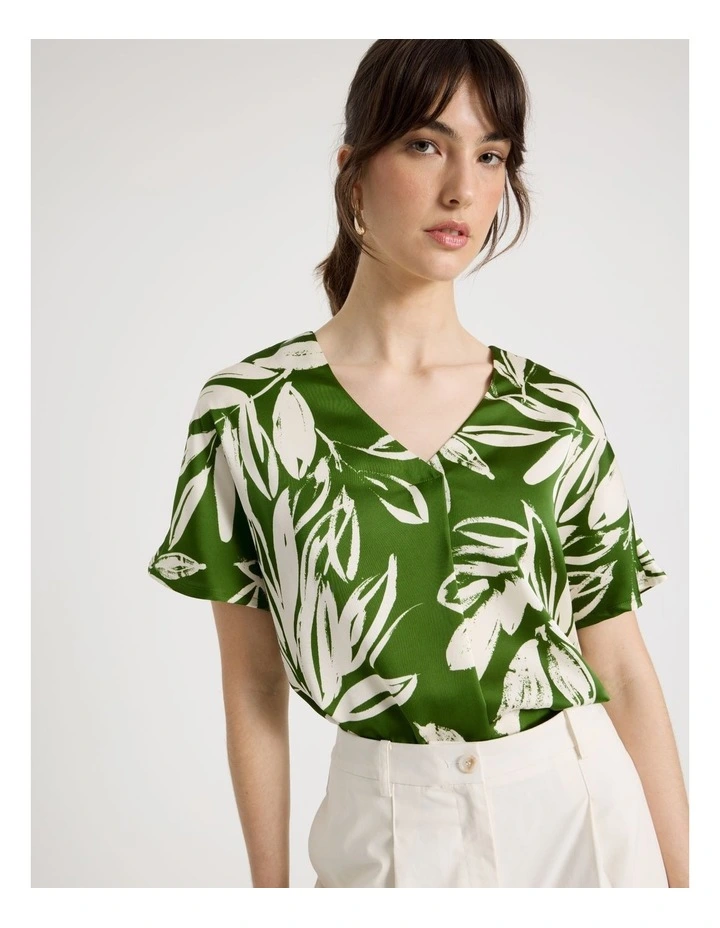 Short Sleeve Satin V Neck Tee in Green Leaf Print image 1