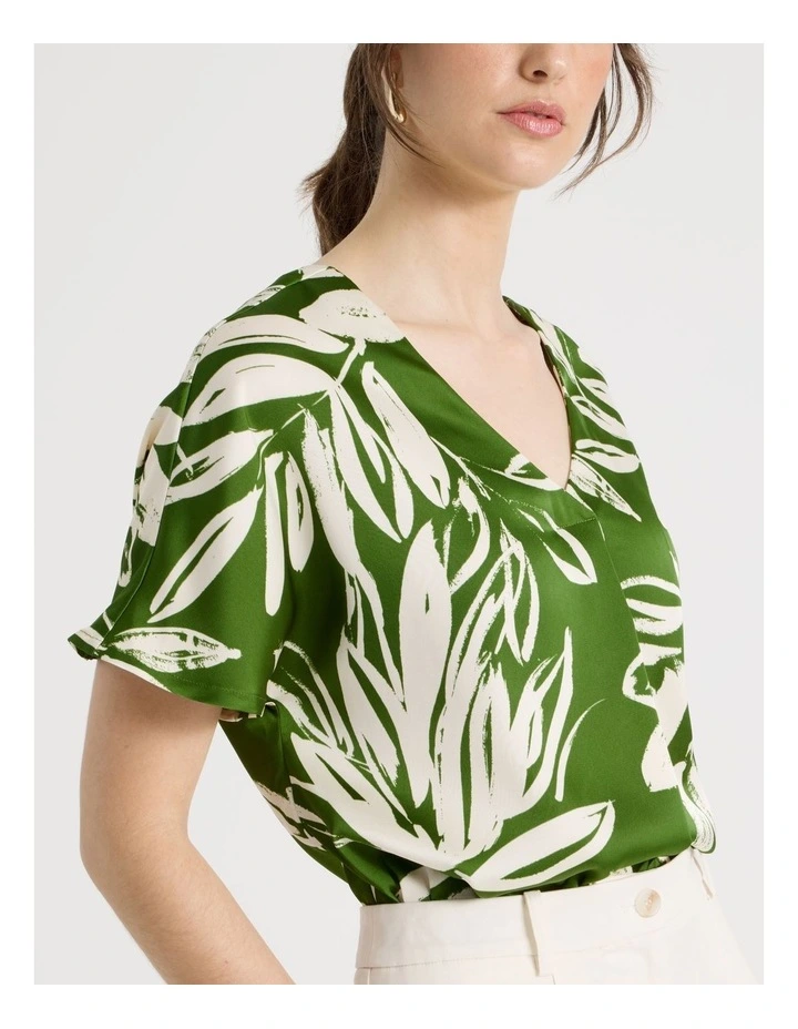 Short Sleeve Satin V Neck Tee in Green Leaf Print image 4