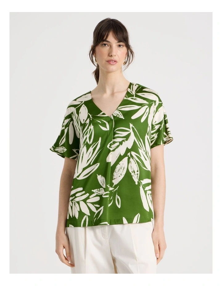 Short Sleeve Satin V Neck Tee in Green Leaf Print image 5