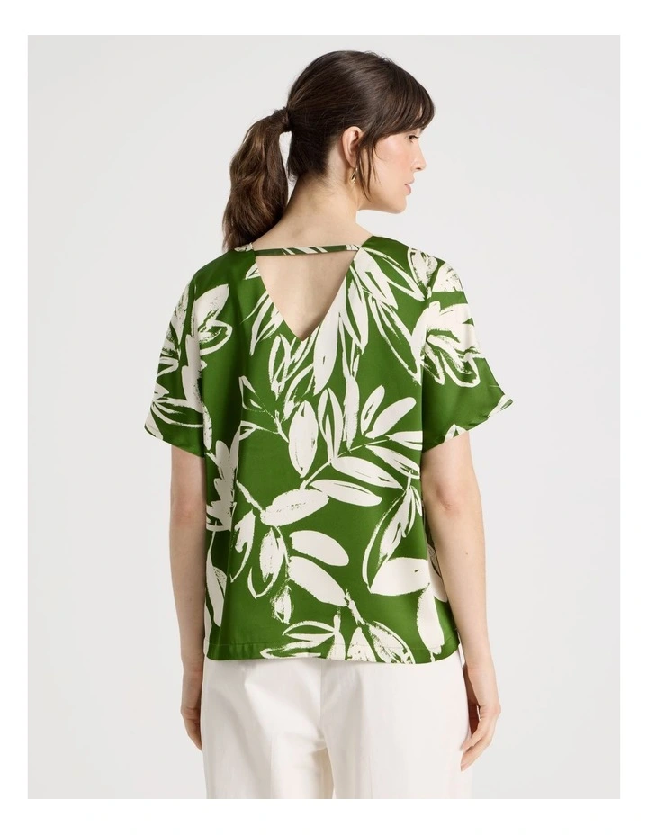 Short Sleeve Satin V Neck Tee in Green Leaf Print image 6