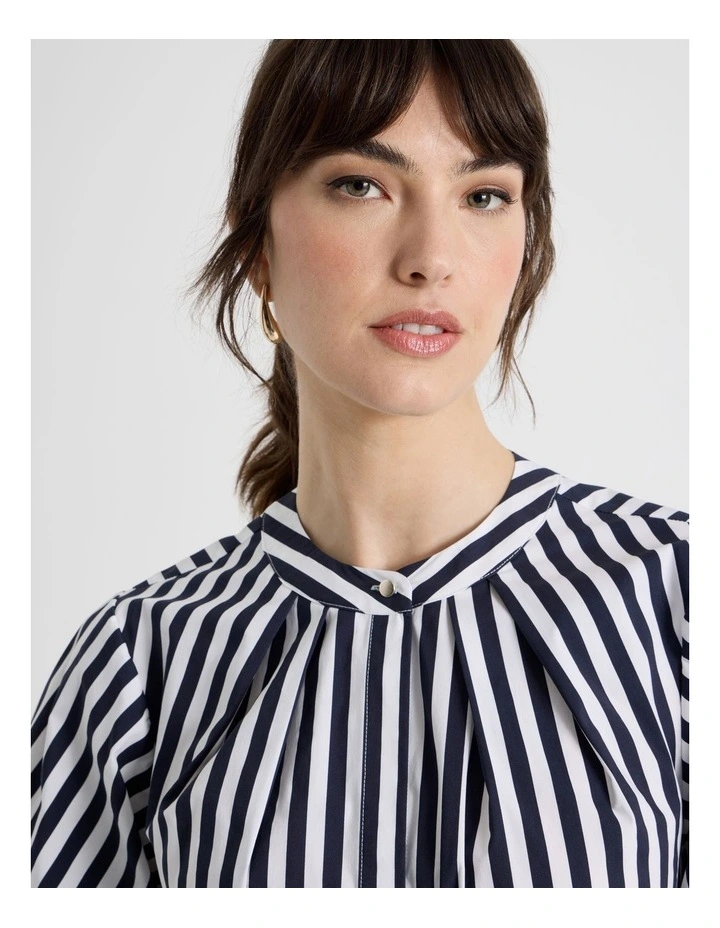 Short Sleeve Crisp Tuck Poplin Top in Navy and White Stripe image 3