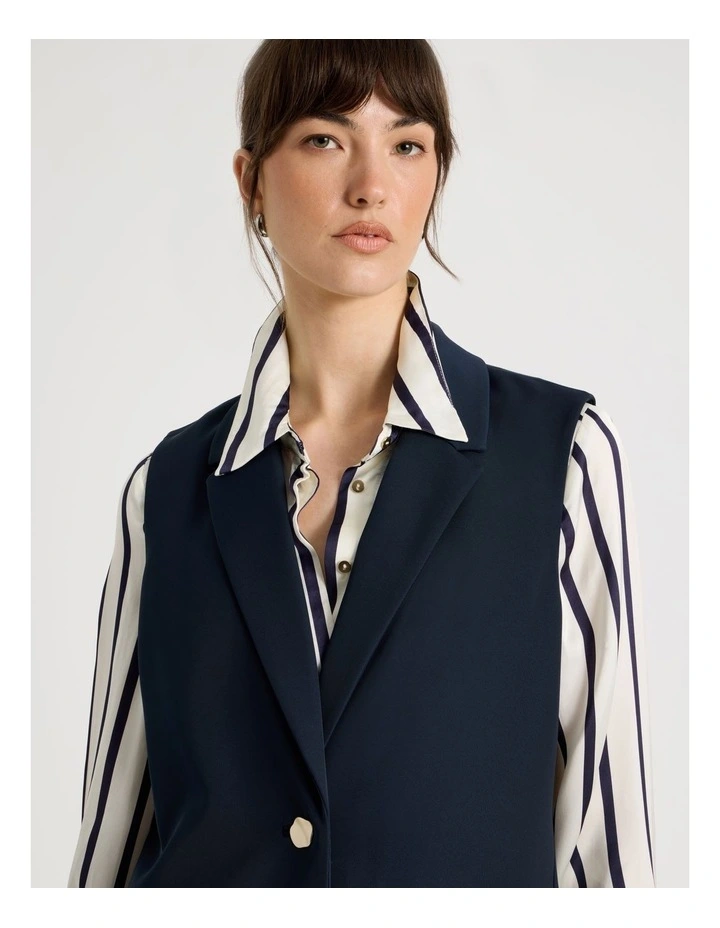 Drape Twill Vest in Navy image 3