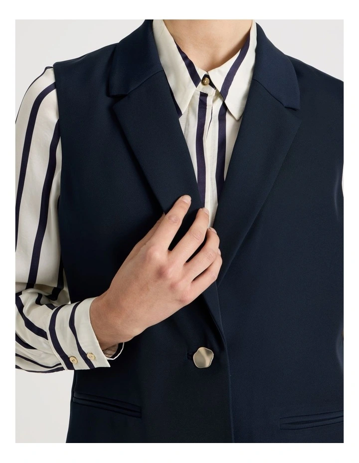 Drape Twill Vest in Navy image 4