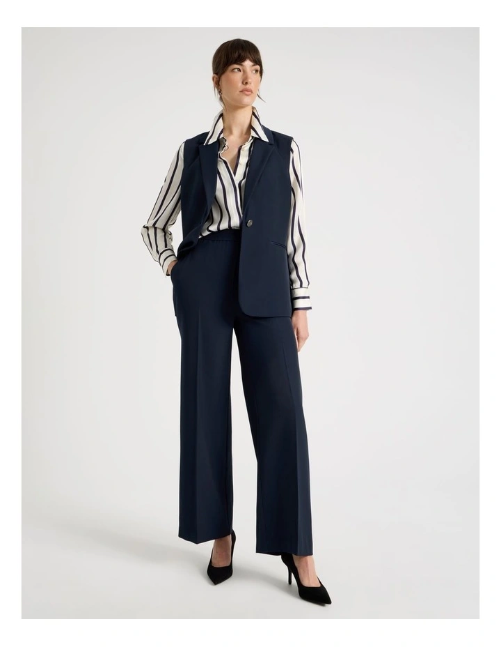 Drape Twill Vest in Navy image 5