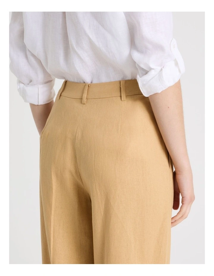 Linen Blend Barrel Leg Pant in Caramel image 7