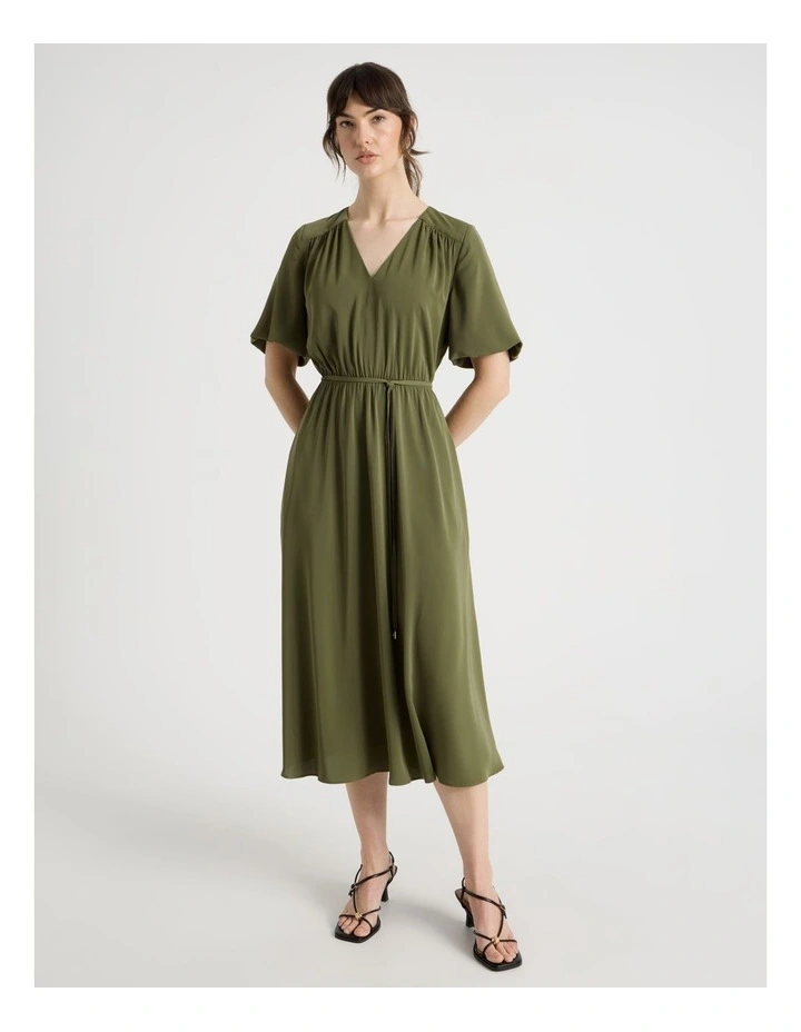 Short Sleeve Tie Detail Midi Dress in Dark Green image 5