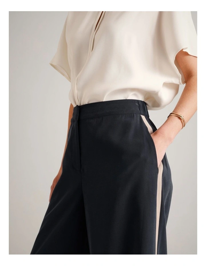 Sandwashed Viscose Blend Contrast Detail Pant in Navy image 4