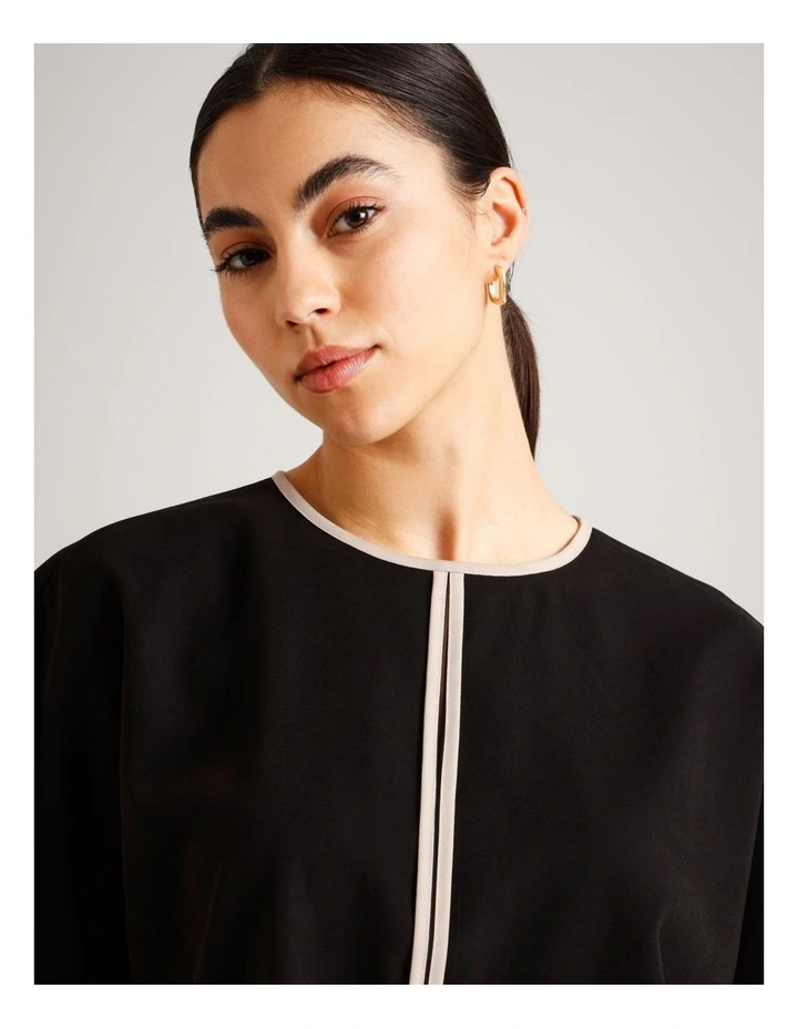 Viscose Blend Keyhole Top in Black image 4