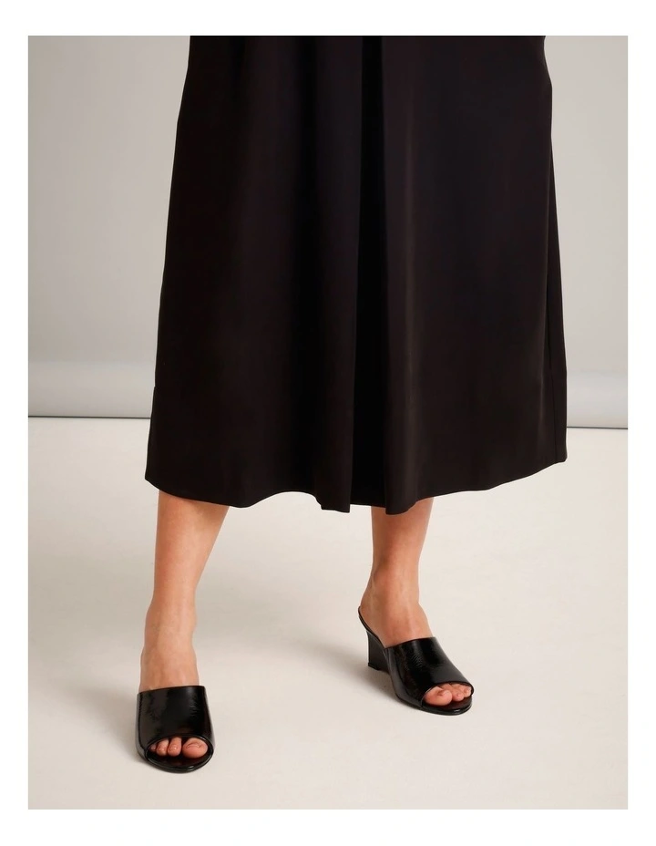 Sleeveless Relaxed Dress in Black image 6