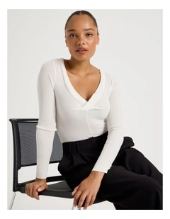 Twist V-Neck Long Sleeve Knit Top in Cream