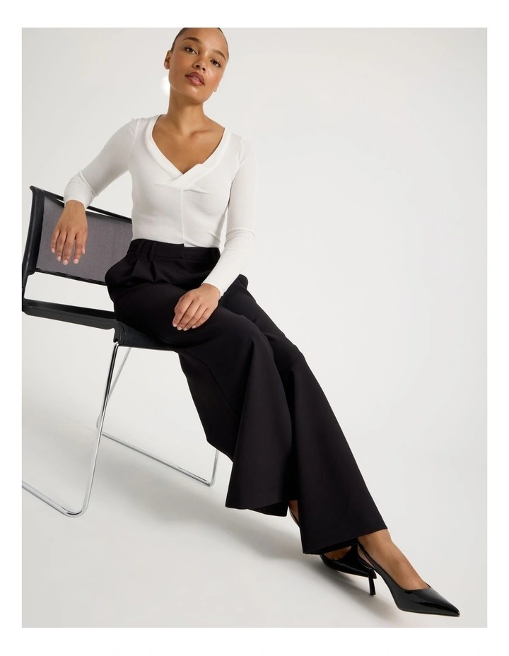 Twist V-Neck Long Sleeve Knit Top in Cream image 3