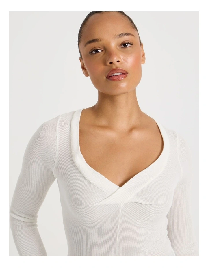 Twist V-Neck Long Sleeve Knit Top in Cream image 4