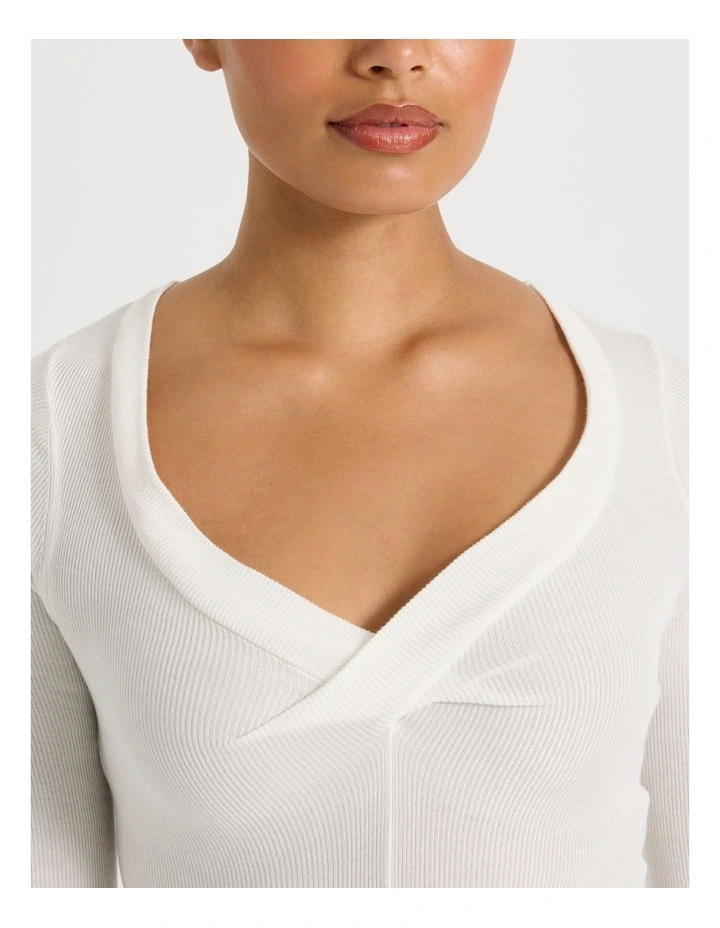 Twist V-Neck Long Sleeve Knit Top in Cream image 7