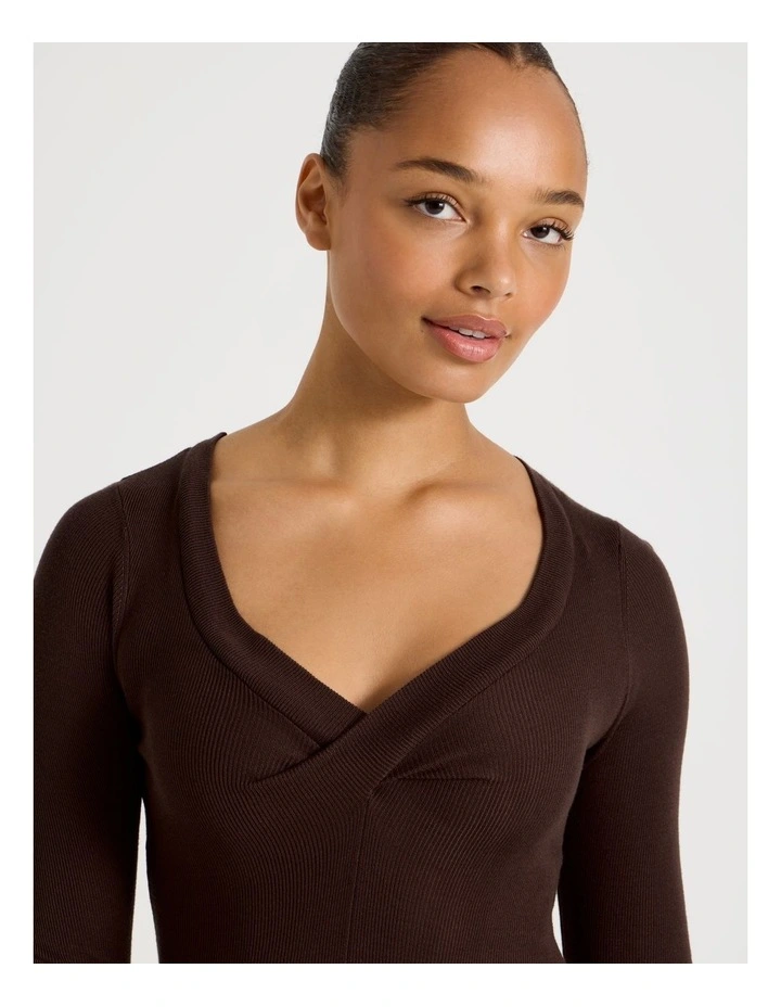 Twist V-Neck Long Sleeve Knit Top in Chocolate image 2