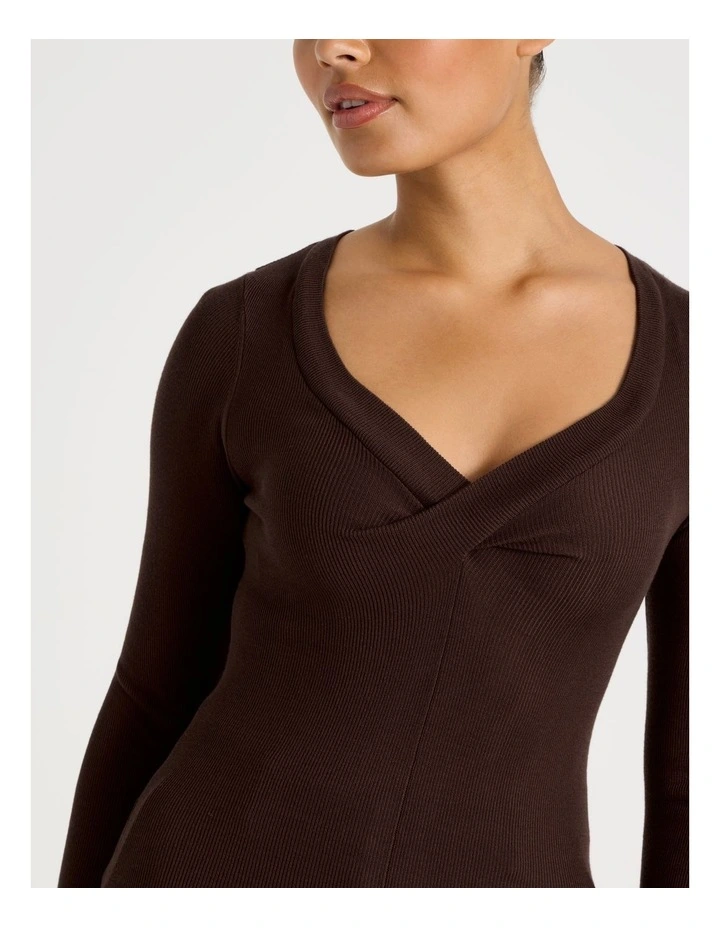 Twist V-Neck Long Sleeve Knit Top in Chocolate image 7