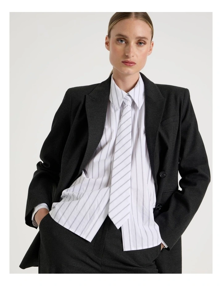 Oversized Striped Shirt With Tie in Black/White image 2