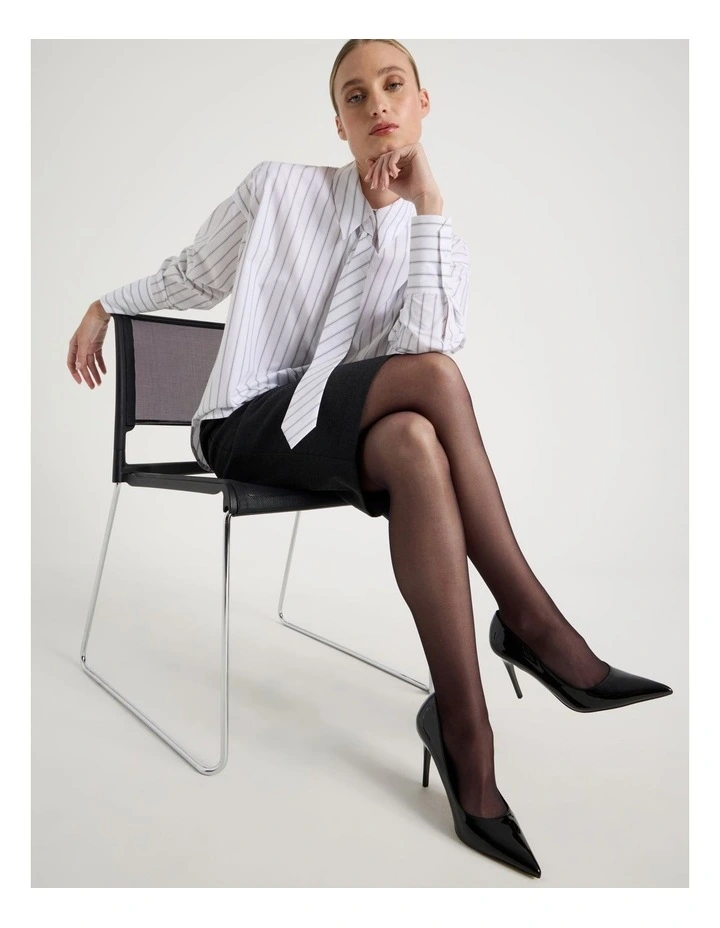 Oversized Striped Shirt With Tie in Black/White image 4