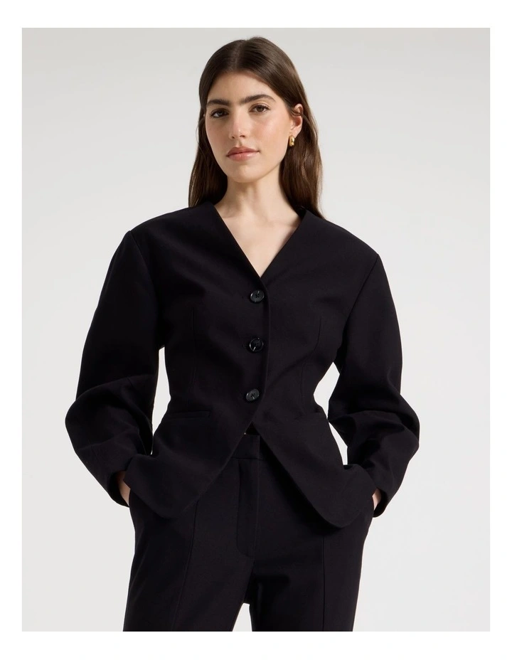 Oviod Sleeve Collarless Blazer in Black image 4