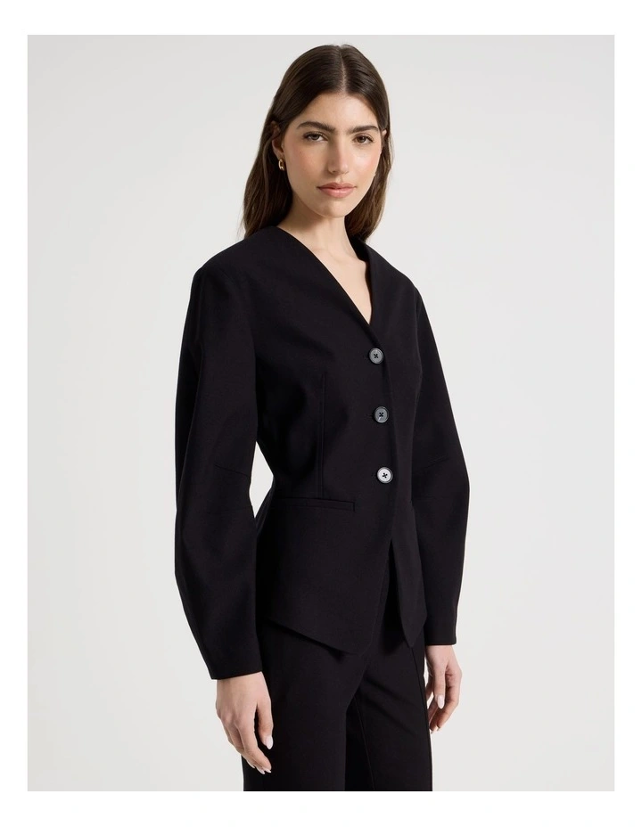 Oviod Sleeve Collarless Blazer in Black image 5