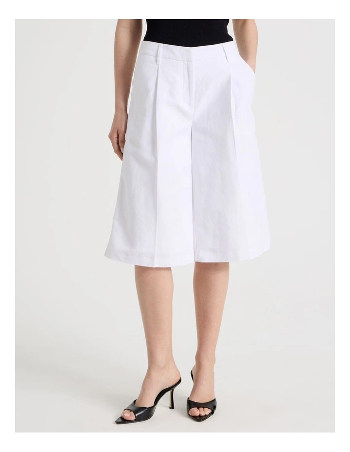 Cotton Linen Blend Mid Rise Bermuda Shorts in White image 4