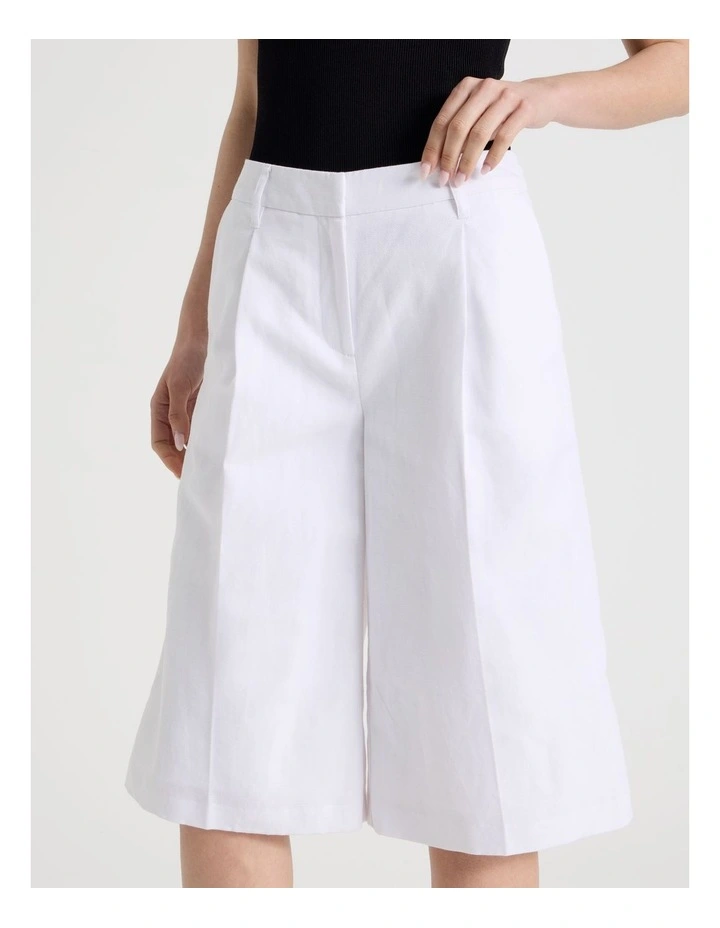 Cotton Linen Blend Mid Rise Bermuda Shorts in White image 5