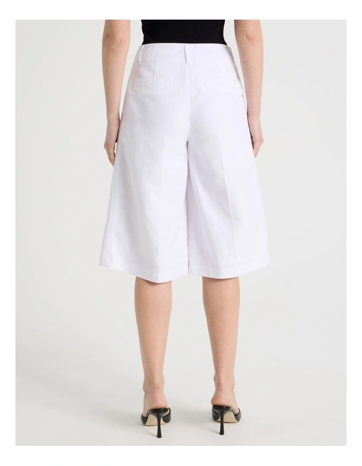 Cotton Linen Blend Mid Rise Bermuda Shorts in White image 6
