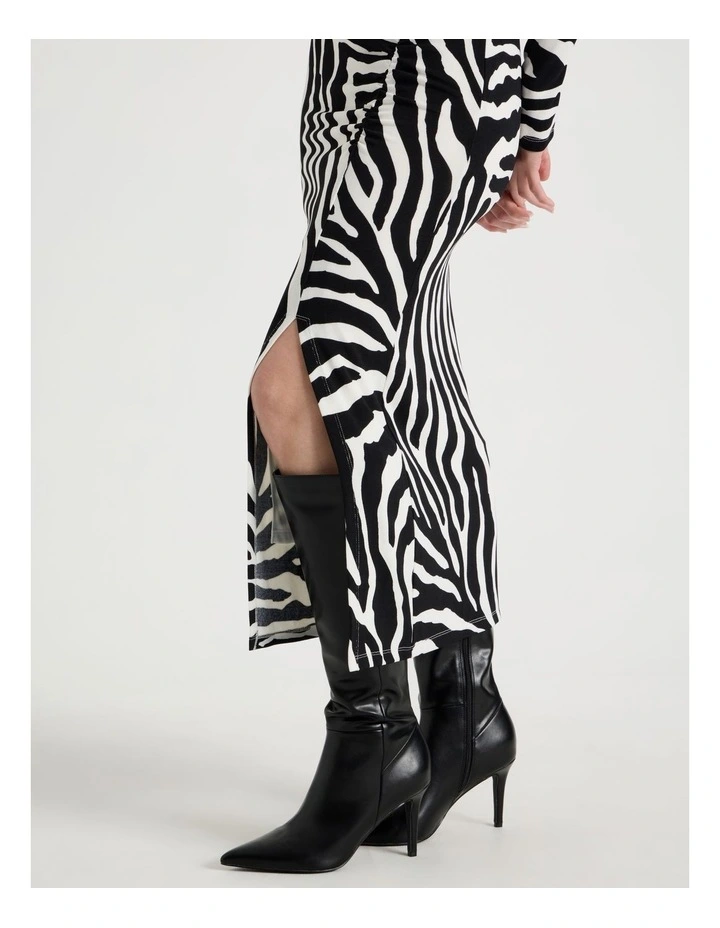 Long Sleeve Ruched Midi Dress in Black/White image 5