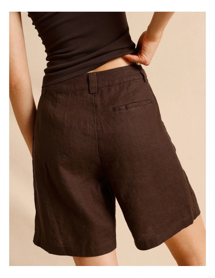 European Linen Elastic Back Bermuda Shorts in Chocolate image 5