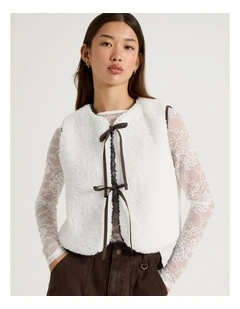 Boucle Vest in Snow White