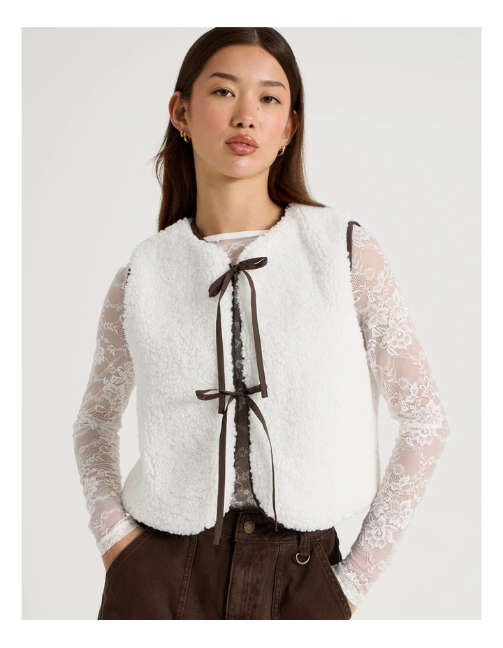 Boucle Vest in Snow White image 1