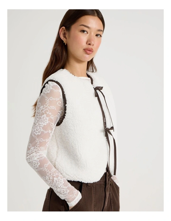 Boucle Vest in Snow White image 3